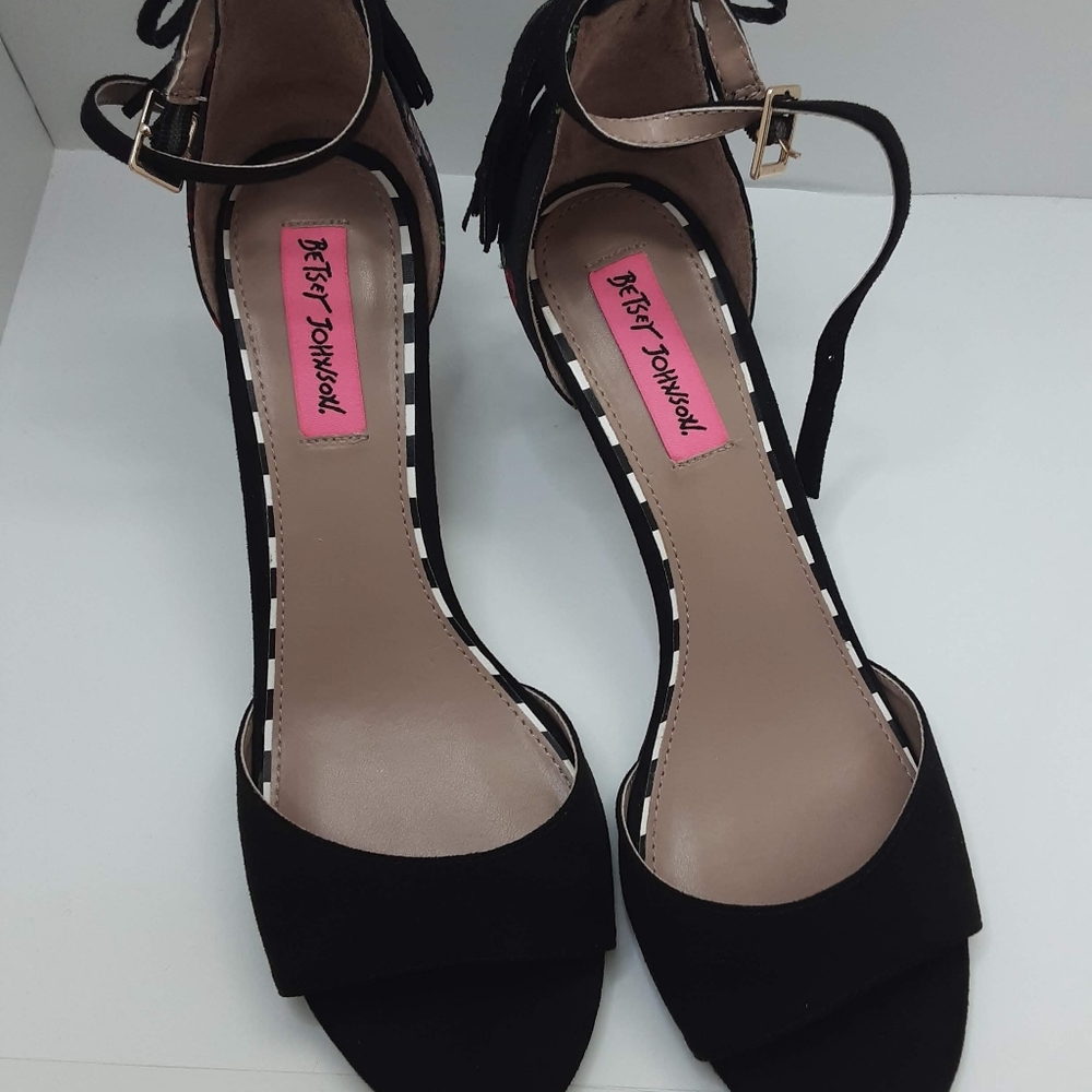 Betsy Johnson Ressy Flowered Open-Toe Stra… - Picture 6 of 7